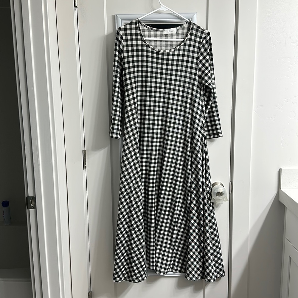 XL buffalo checker black and white midi dress with pockets
